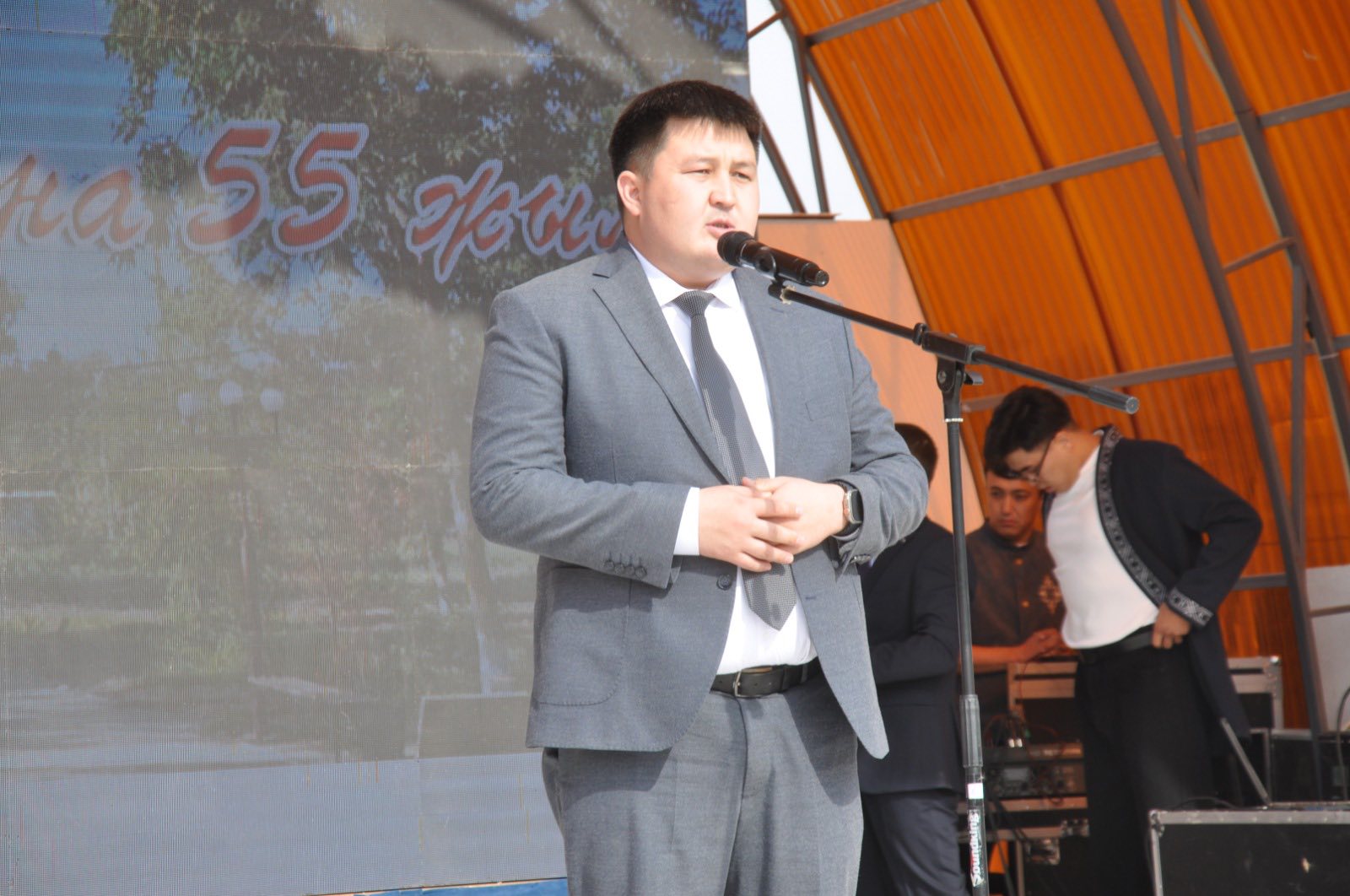 РЕСПУБЛИКА КҮНІ АЯСЫНДА ҰЗЫН АТА АУЫЛЫНЫҢ 55 ЖЫЛДЫҚ МЕРЕЙТОЙЫ АТАЛЫП ӨТТІ