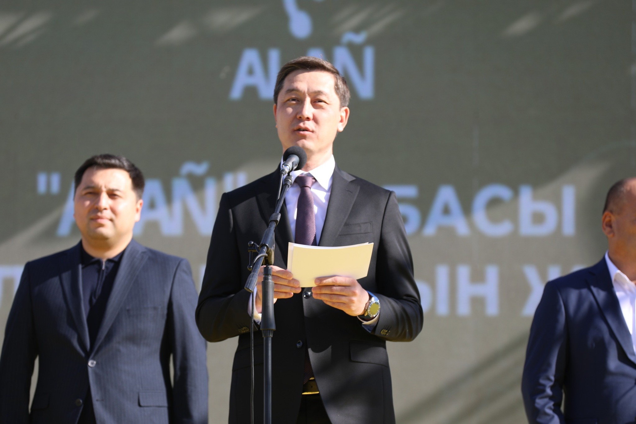 Торжественно открыт обновленный стадион