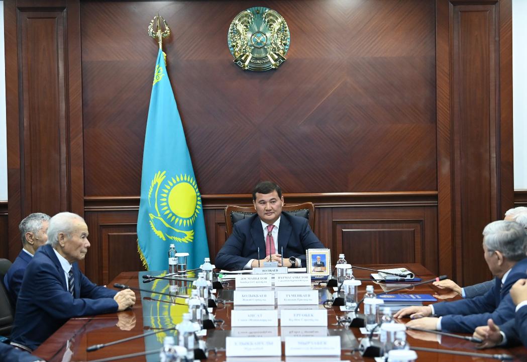 облыс әкімі Нұрлыбек Нәлібаев ұлт руханиятында жасаған қызметімен қоғам құрметіне ие болған белгілі жазушылар Тынымбай Нұрмағамбетовті мерейлі 80 жасқа, Қуандық Түменбаевты 70 жасқа толуына орай құттықтады. Басқосуға қаламгерлердің замандастары, аймағымыздың зиялы қауым өкілдері қатысты.