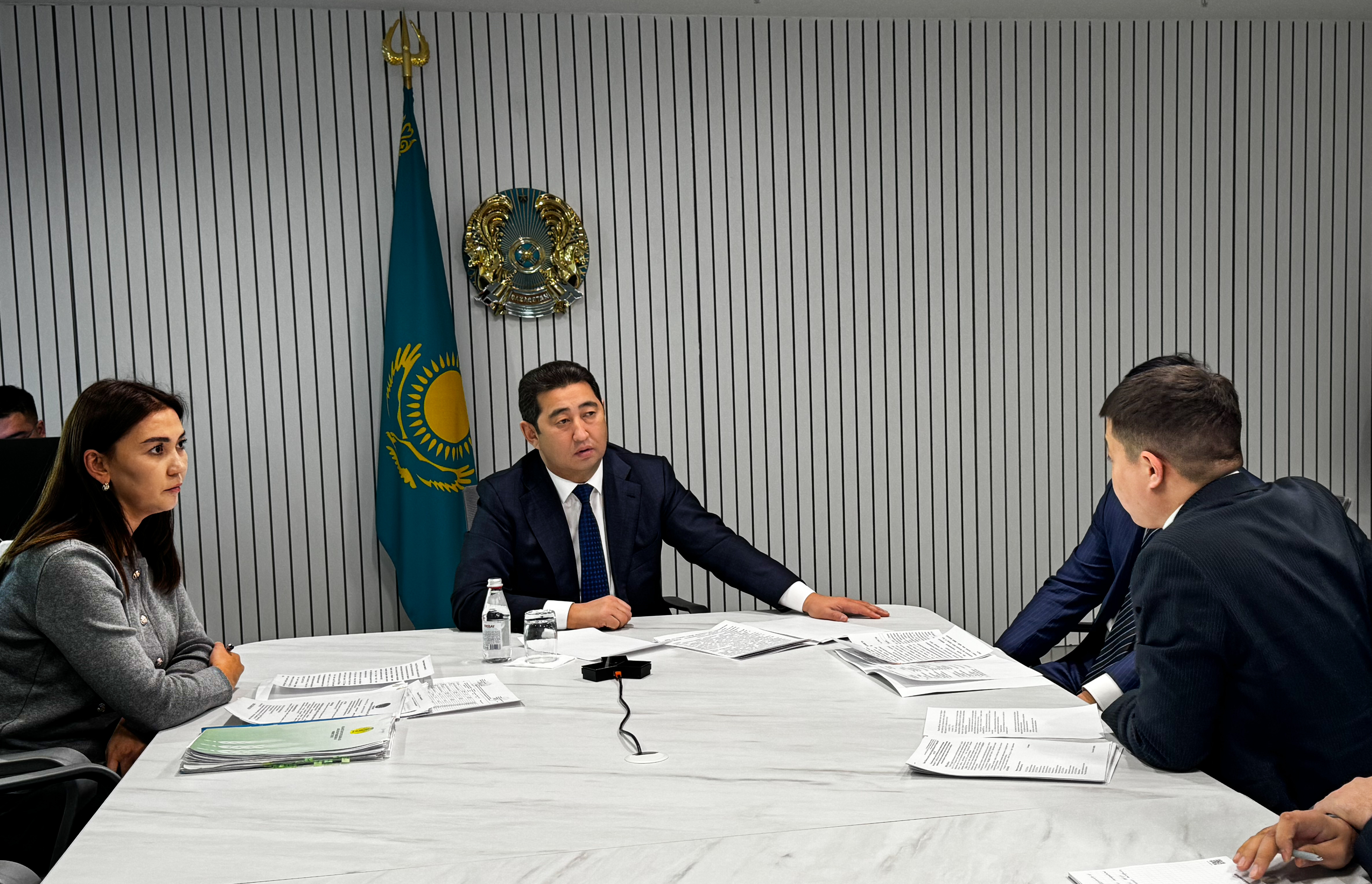 Айдарбек Сапаров провел личный прием граждан