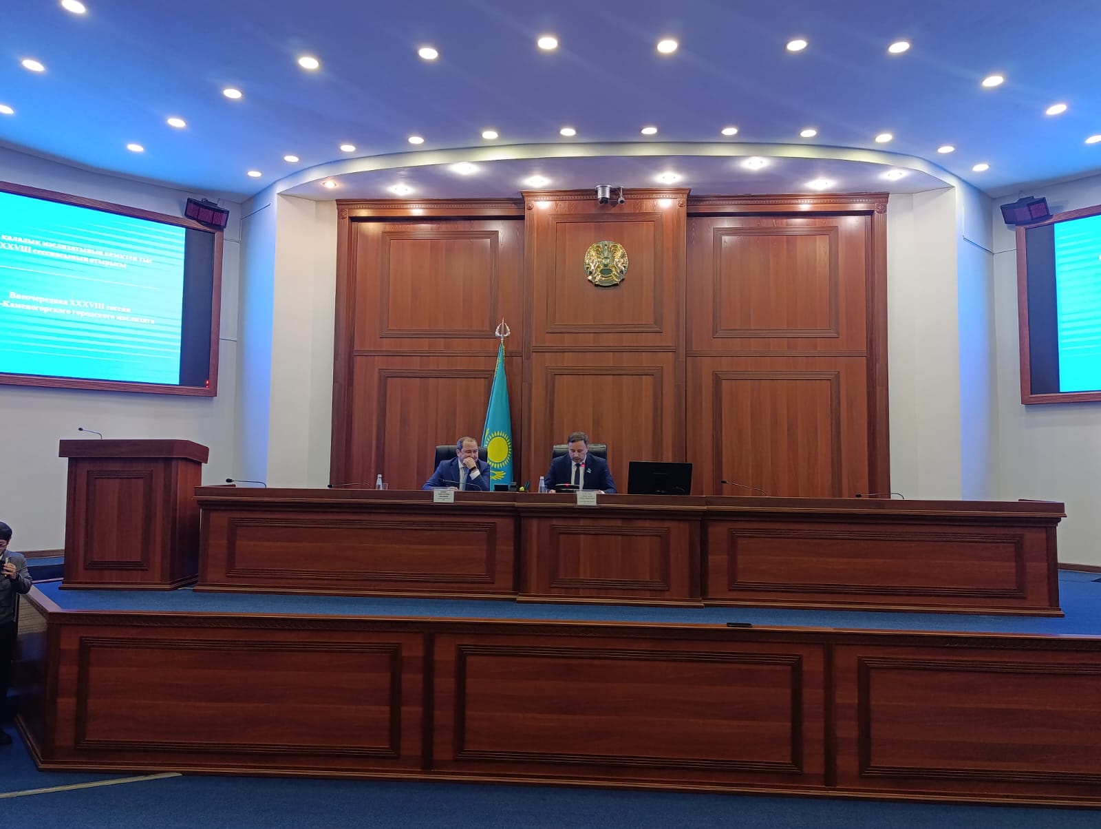 Депутаттар Өскемен қалалық мәслихатының кезектен тыс 38-ші сессиясында оңайлатылған декларация негізінде арнаулы салық режимін қолдану кезінде салық мөлшерлемесін төмендету туралы мәселені қарады.