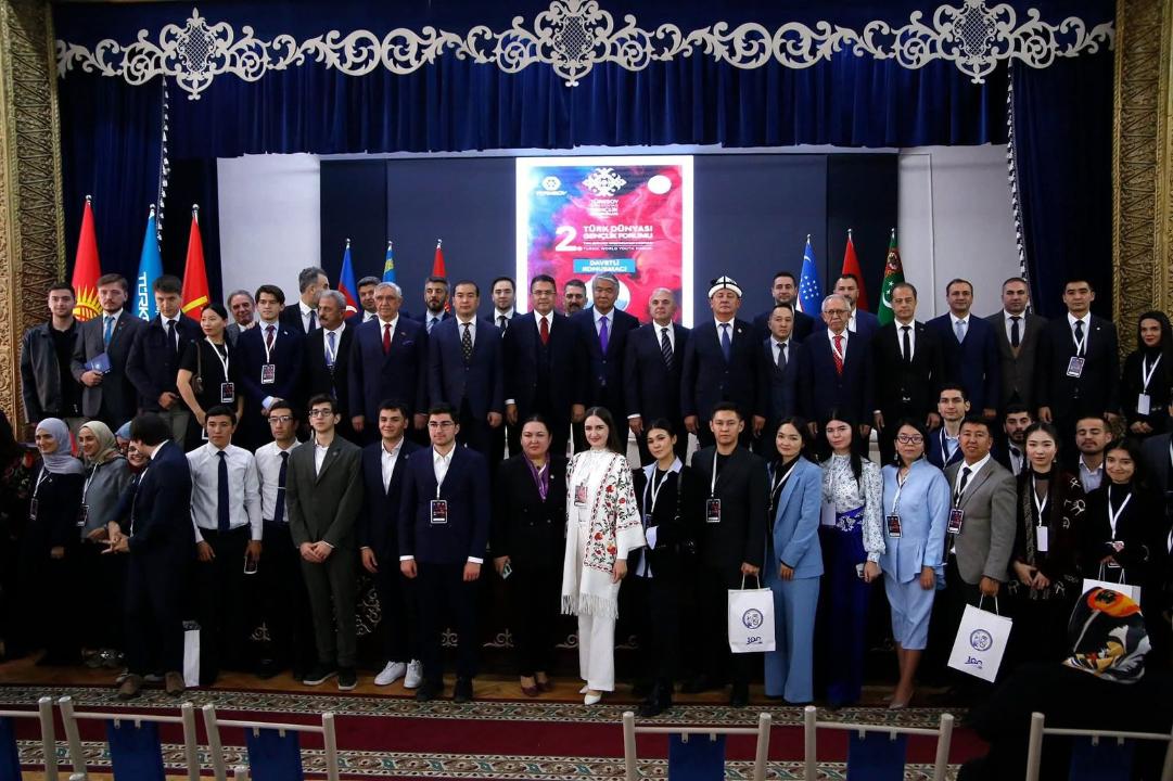 Общее фото всех участников II Молодежного форума тюркского мира