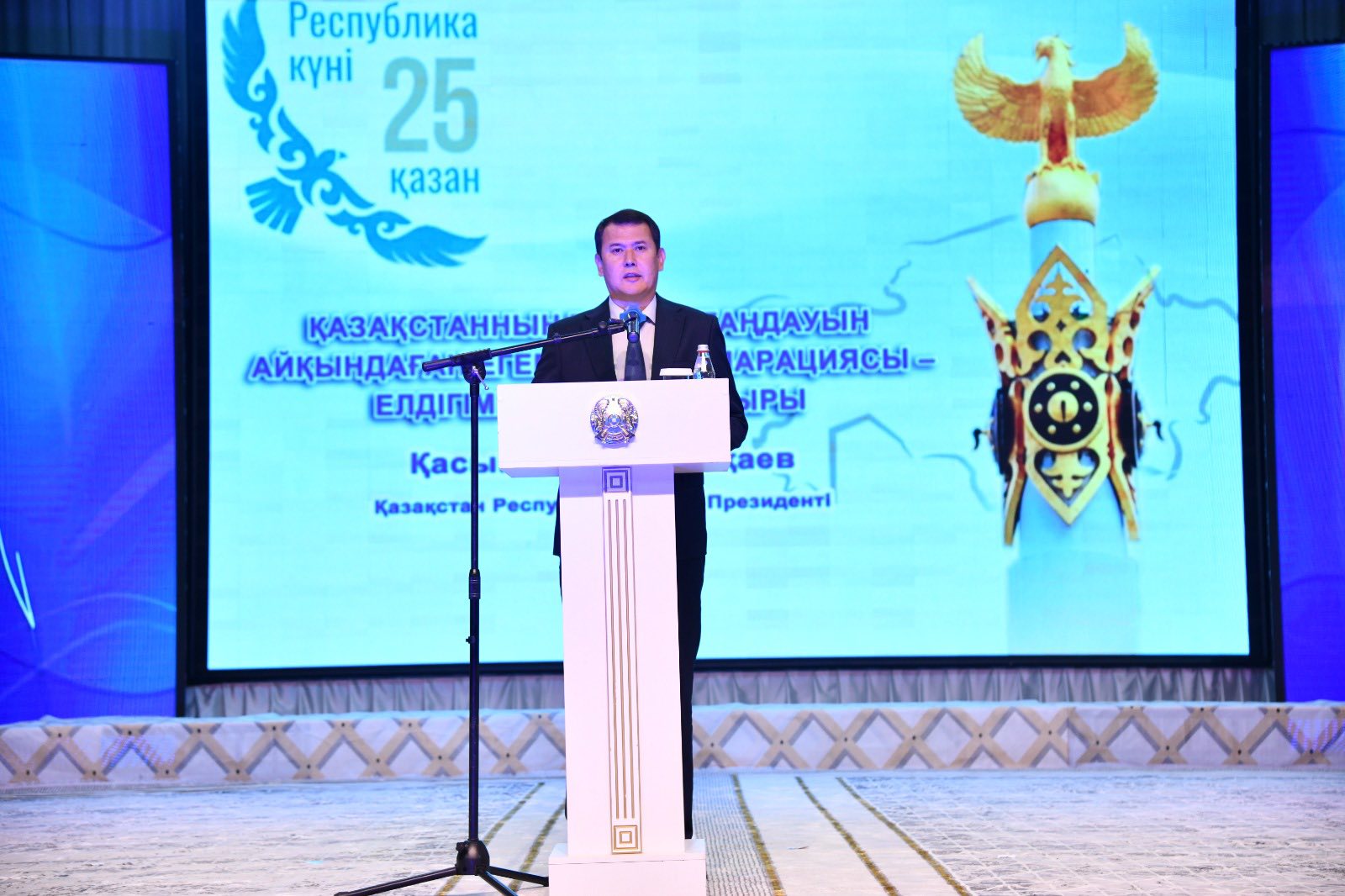 Трусикиде жыныстық қатынасқа түсетін жетілген әйелдер