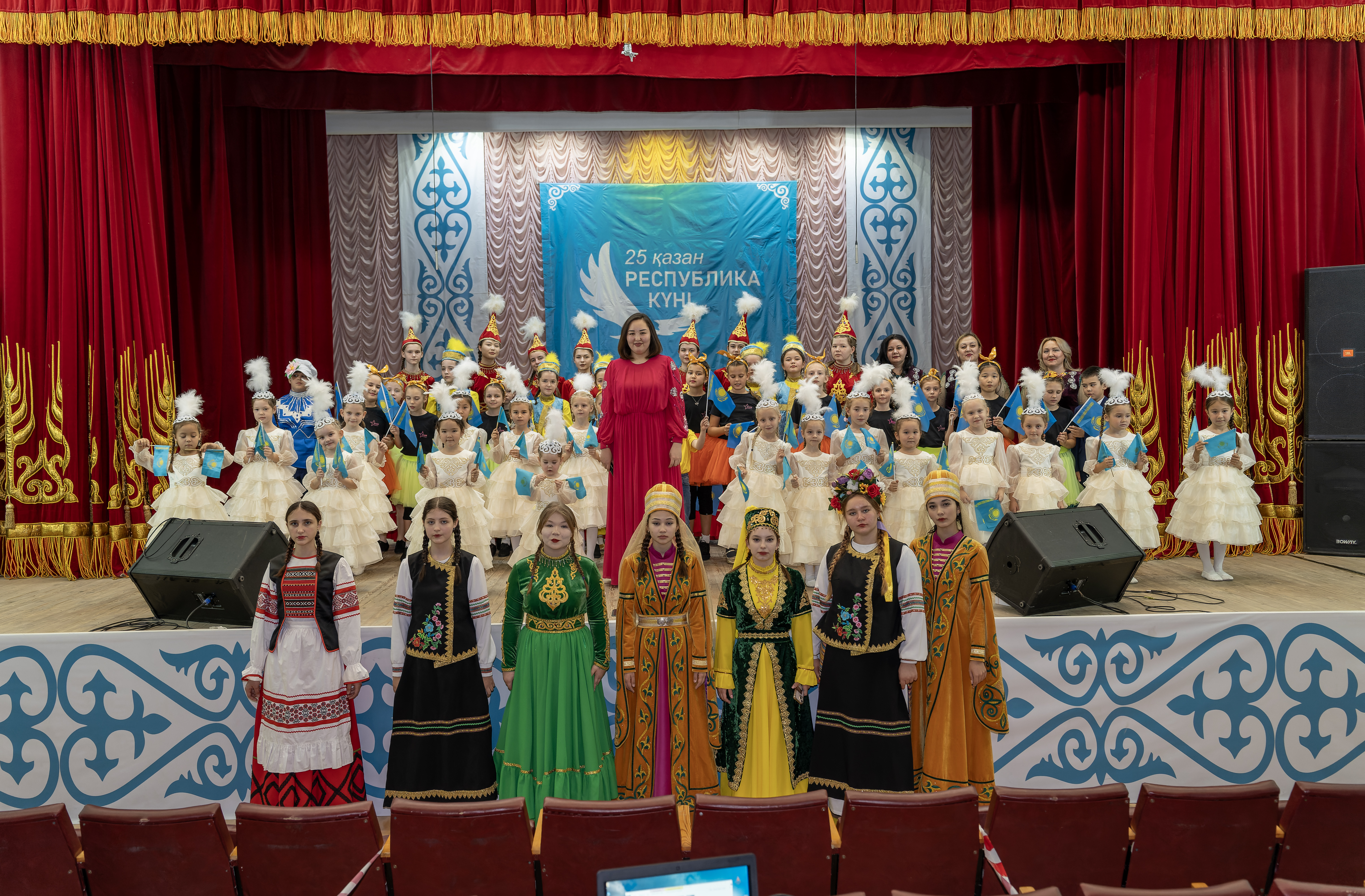 В Доме культуры села Родина состоялся праздничный концерт, приуроченный к Дню Республики Казахстан