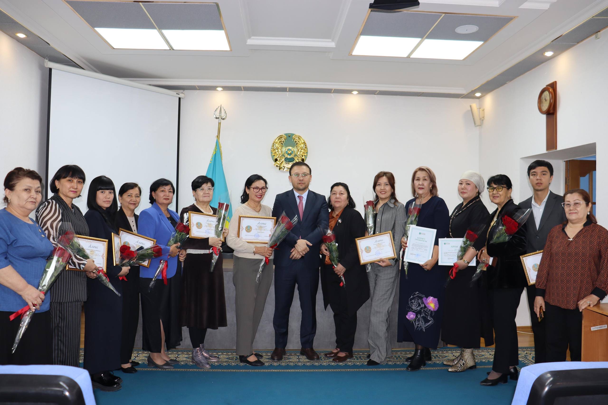 Ақтау әкімдігінде кітапхана саласының қызметкерлеріне құрмет көрсетілді