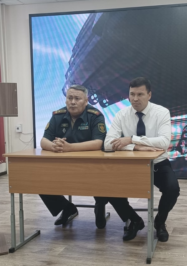 Әскери қызмет және жастарға патриоттық тәрбие беру мәселелері бойынша ақпараттық-түсіндіру кездесуі