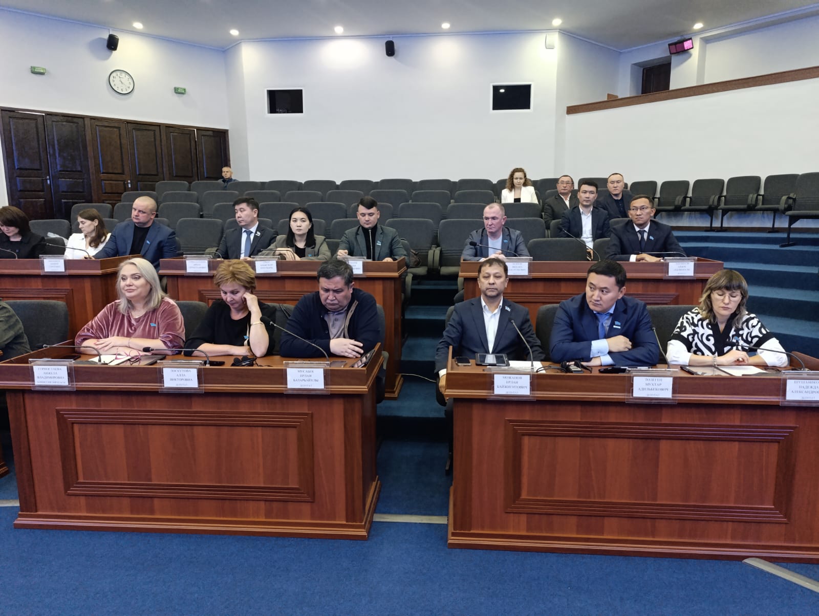 Өскемен қалалық мәслихатының кезектен тыс сессиясында кәмелетке толмағандардың істері және олардың құқықтарын қорғау жөніндегі ведомствоаралық комиссияның, сондай-ақ төтенше жағдайлардың алдын алу және жою жөніндегі қалалық комиссияның құрамына өзгерістер енгізілді.