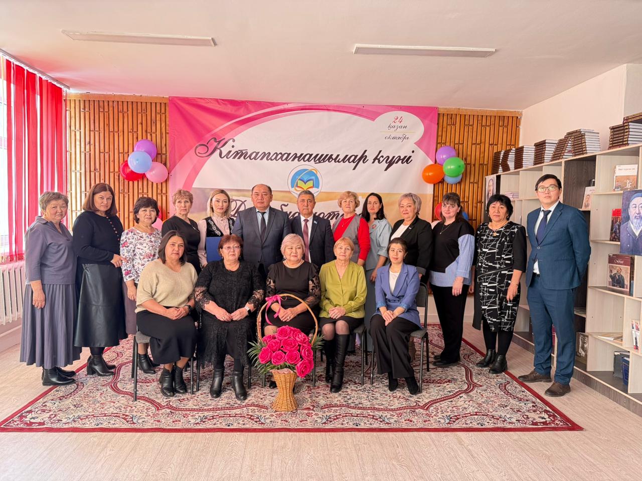 Аким района поздравил библиотекарей с профессиональным праздником