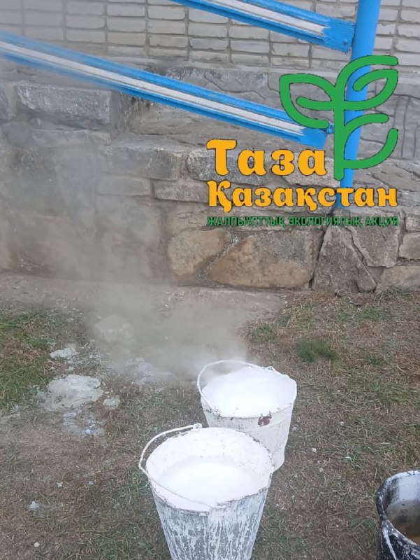 «Таза Қазақстан» республикалық экологиялық бағдарламасы аясында Свердловка ауылында «Бірге – ауыл орталығын таза ұстайық» атты акция өтті.