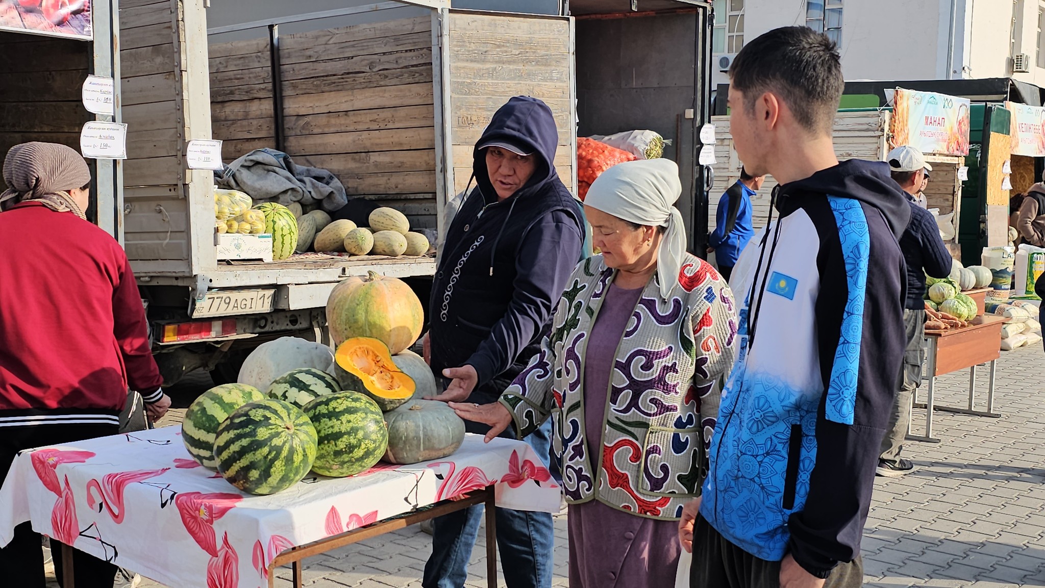 Проходит ярмарка «Алтын күз - 2025»