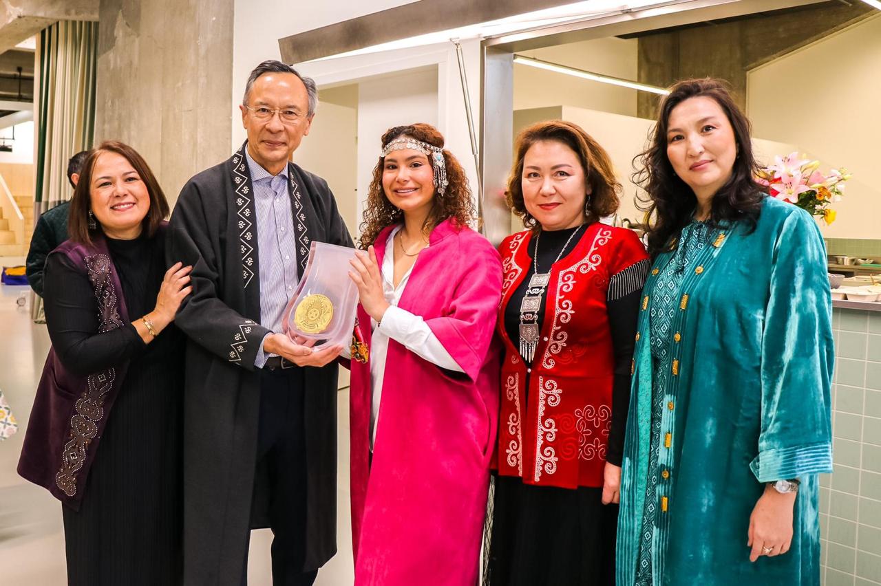 Роттердам қаласында Республика күніне арналған мерекенің символына айналған Alma-Ata мейрамханасының таныстырылымы