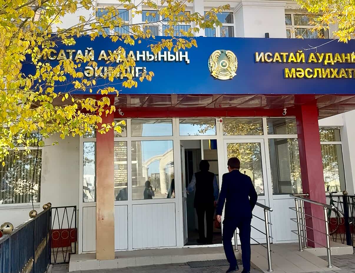 Атырау облысы Исатай ауданы Жанбай, Нарын, Аққыстау ауылдық округтерінің тұрғындарына құқықтық мәселелер бойынша «Тегін заң көмегі» акциясы аясында қоғамдық қабылдау өткізілді