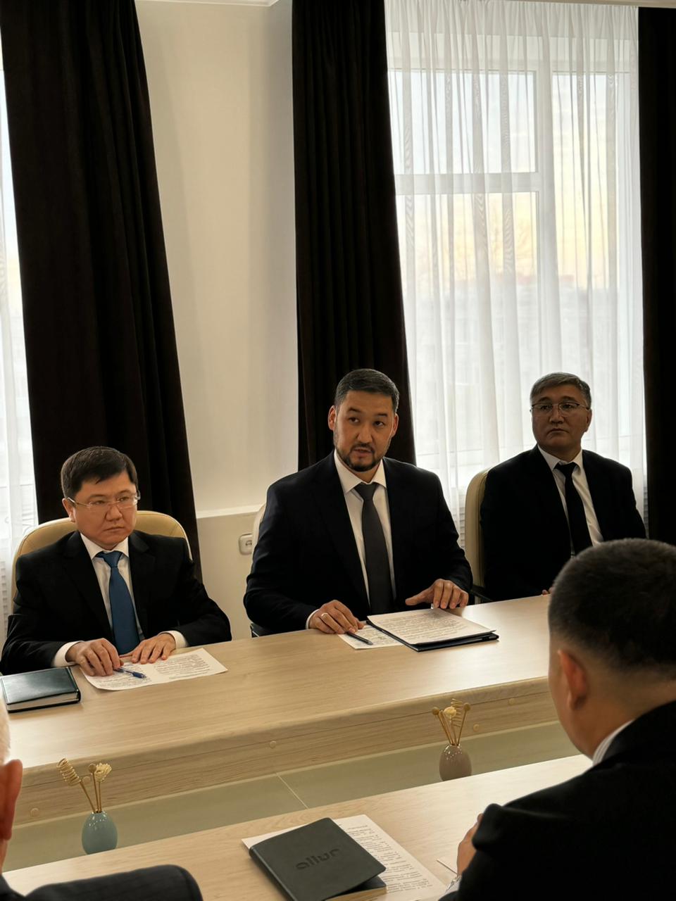 Өңірлік үшжақты комиссияның отырысы