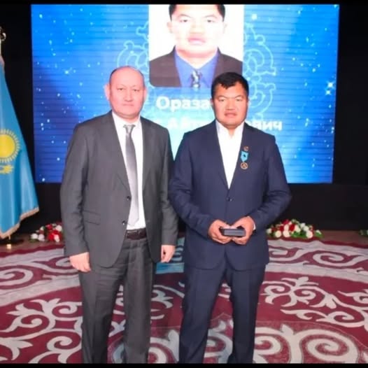 Урашева Сәуле Тұрсынқызы және Бородулиха аудандық мәслихатының аппараты Талғат Айтқазыұлы Оразаевты «Абай облысына сіңірген еңбегі үшін»! омырауға тағатын құрмет белгісімен шын жүректен құттықтайды.