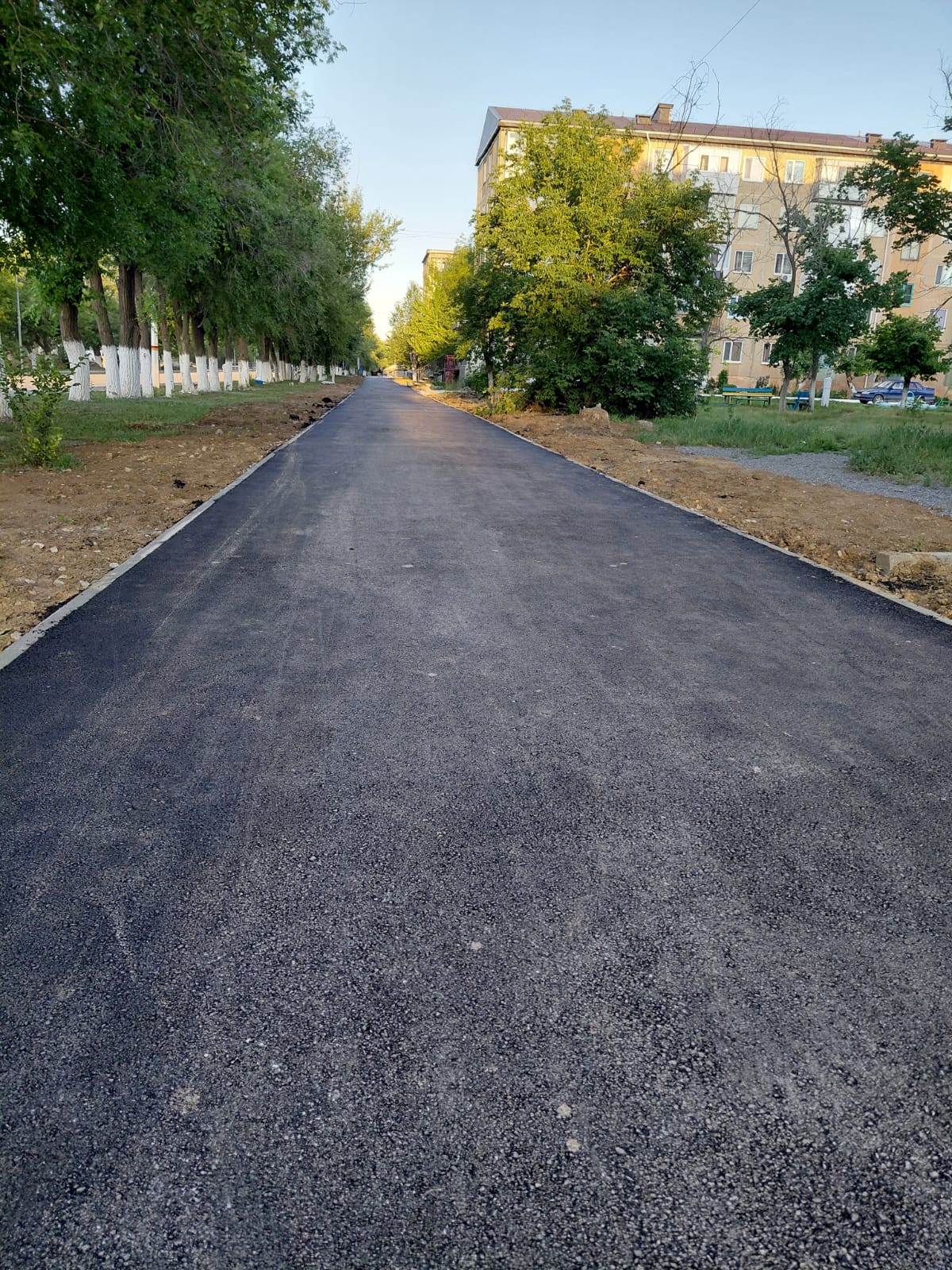 По поручению акима области в Житикаре ведётся работа по ремонту тротуаров и благоустройству городской инфраструктуры.