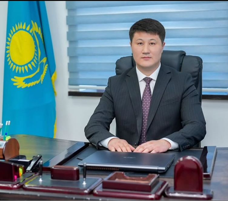 ДОРОГИЕ СООТЕЧЕСТВЕННИКИ!  От всей души поздравляю вас с Днём Республики!  День Республики — это яркий праздник, который поднимает дух нашего народа, укрепляет государственность, сплачивает общество и усиливает единство нации.  Сегодня наш миролюбивый народ, хранящий верность миру и согласию, достиг значительных высот и успехов. Развитие нашего государства — результат устойчивой политики и внутреннего единства. Главная наша обязанность — бережно хранить свободу, завоёванную нашими доблестными предками, и поддерживать согласие и единство народа с общей судьбой.  Поздравляя вас с национальным праздником, желаю вашим семьям радости, изобилия и благополучия.  Пусть независимость нашей страны будет вечной!  С уважением, Ә. Оңғар