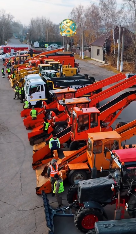 Состоялся смотр специальной техники для содержания городских дорог в зимний период. Готовность города к зиме проверил аким области.