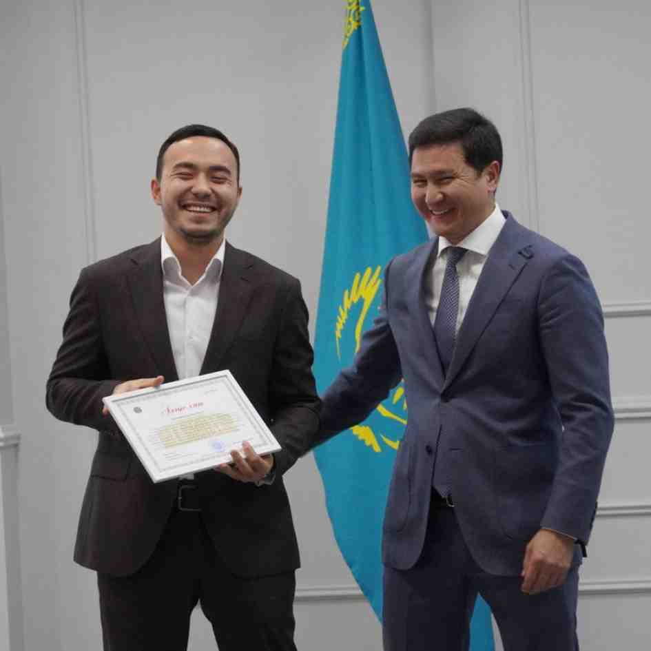 Аудан әкімі аппарат қызметкерлеріне алғысын білдірді