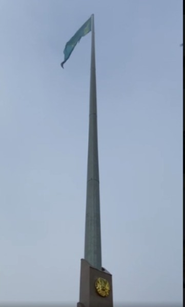 25 Қазан – Республика күні ұлттық мерекесіне орай Тұңғыш Президент атындағы алаңда мемлекеттік Туды көтеру рәсімі өтті