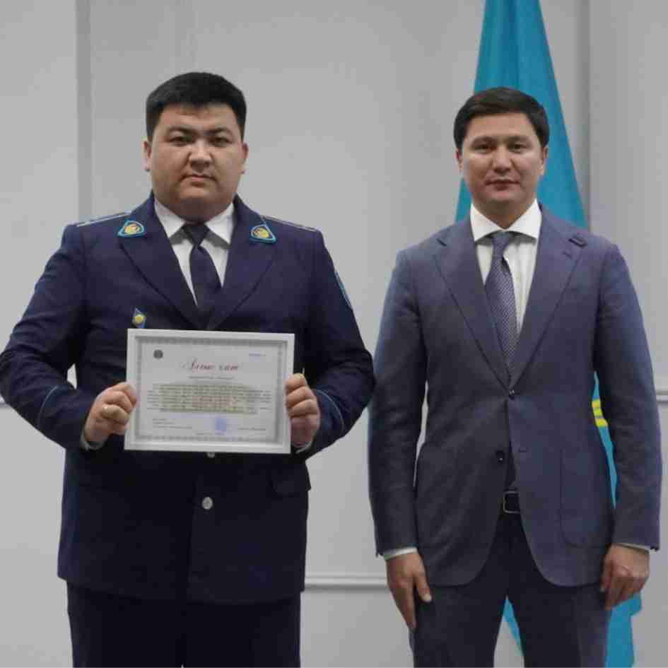 В рамках празднования Дня Республики аким района поблагодарил сотрудников правоохранительных органов