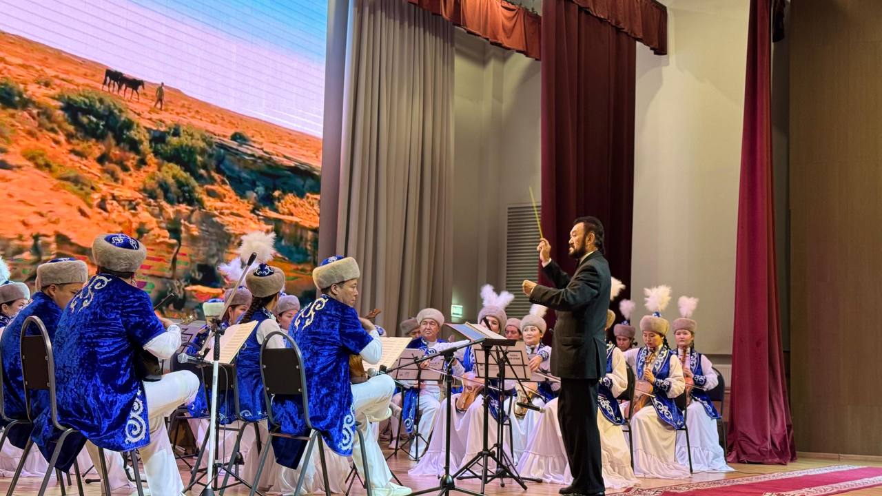 Наурызбай ауданында Республика күніне арналған салтанатты концерт өтті !!!