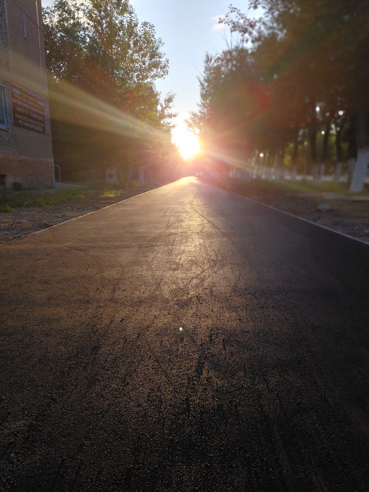 Облыс әкімінің тапсырмасы бойынша Жітіқара қаласында тротуарларды жөндеу және қалалық инфрақұрылымды абаттандыру жұмыстары жүргізілуде.