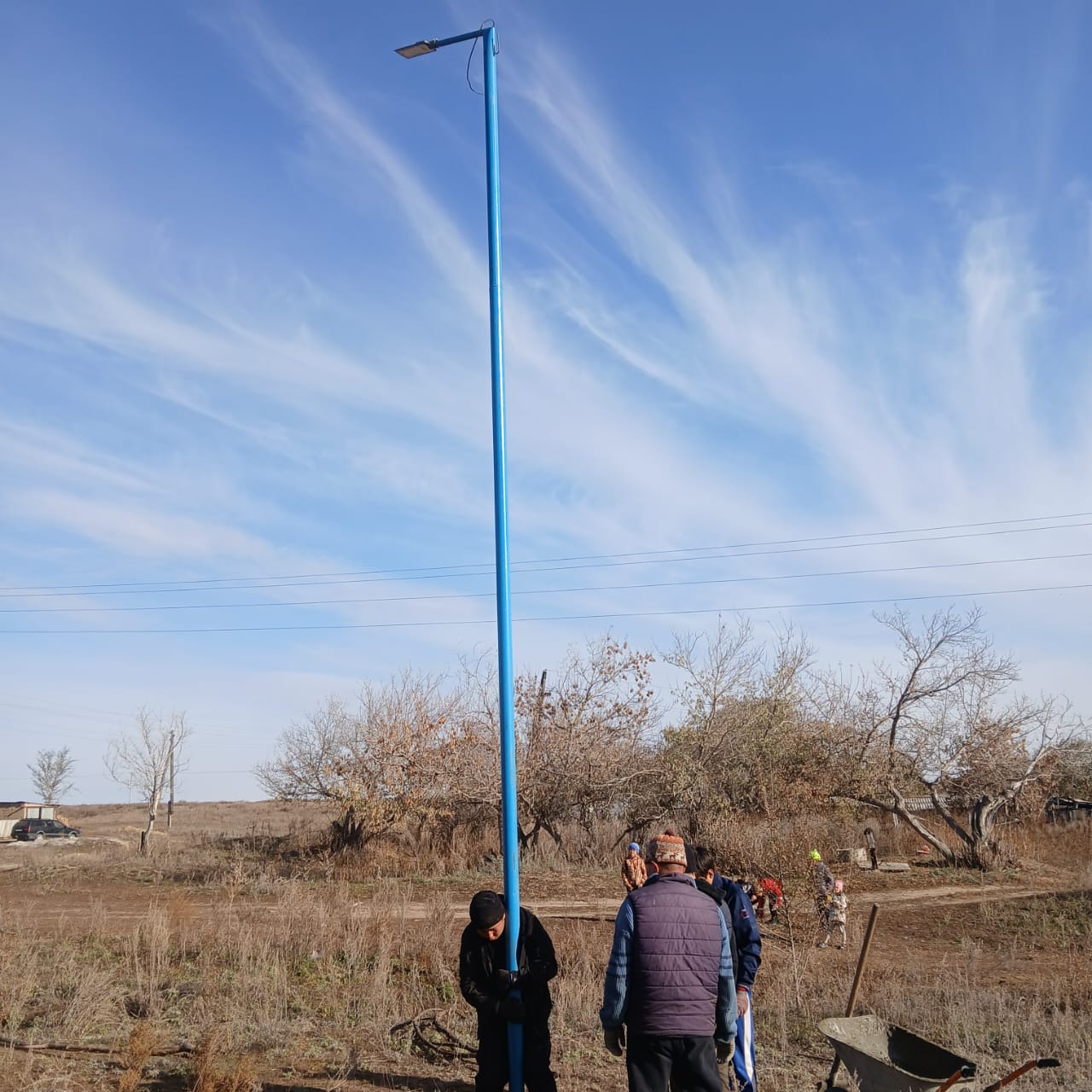 Көшелерді жарықтандыру бағандарын орнату