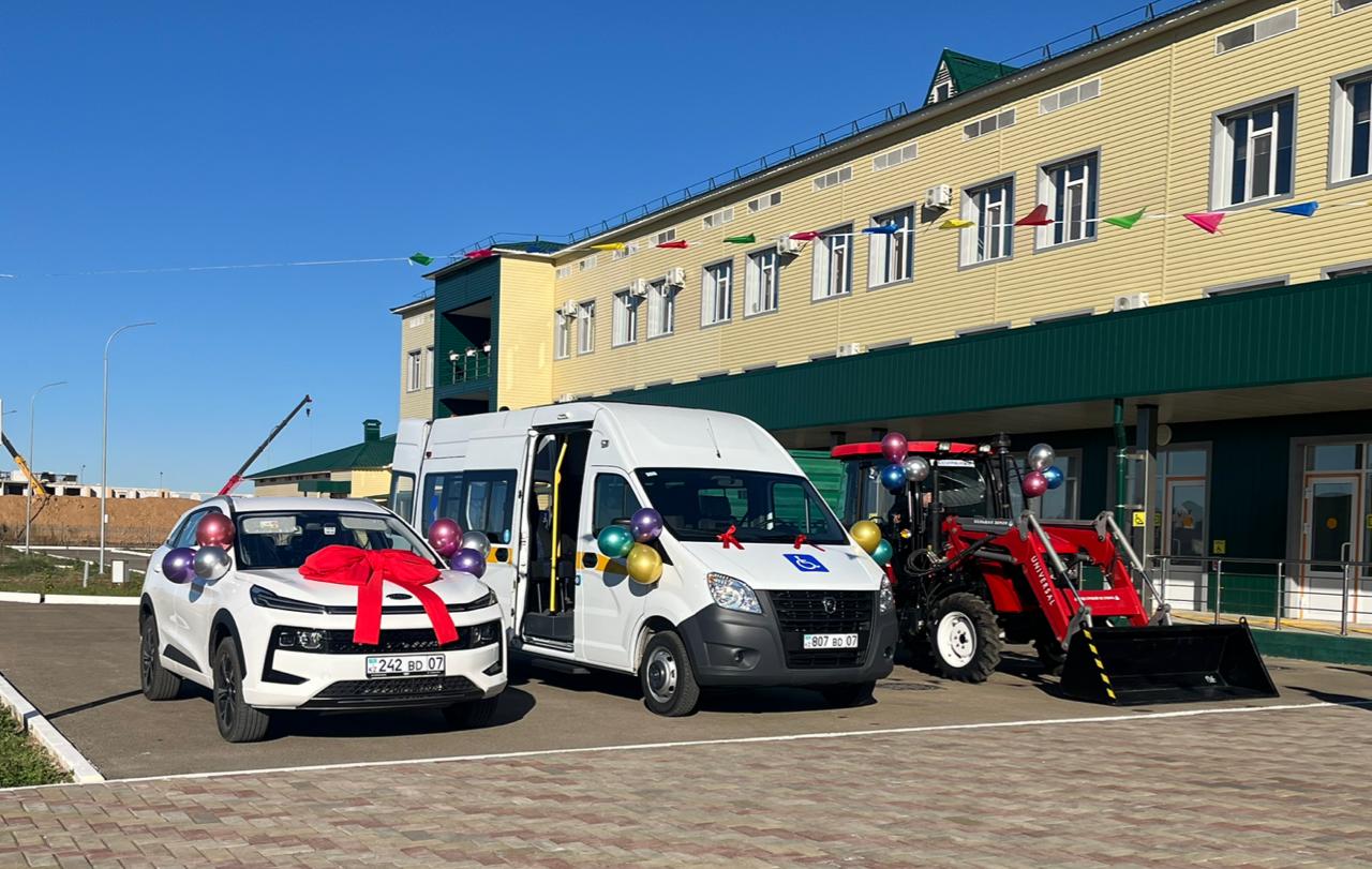Новыми автомобилями пополнился автопарк реабилитационного центра в Уральске
