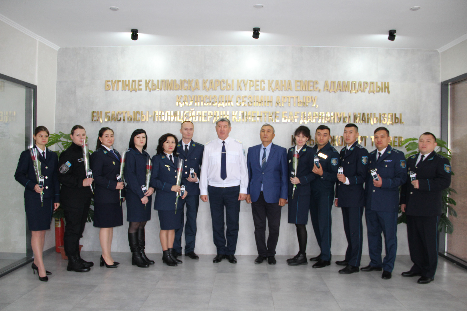 Жаңа погон – жаңа серпін: СҚО-да 11 полицей қоғам қауіпсіздігіне қосқан үлесі үшін марапатталды