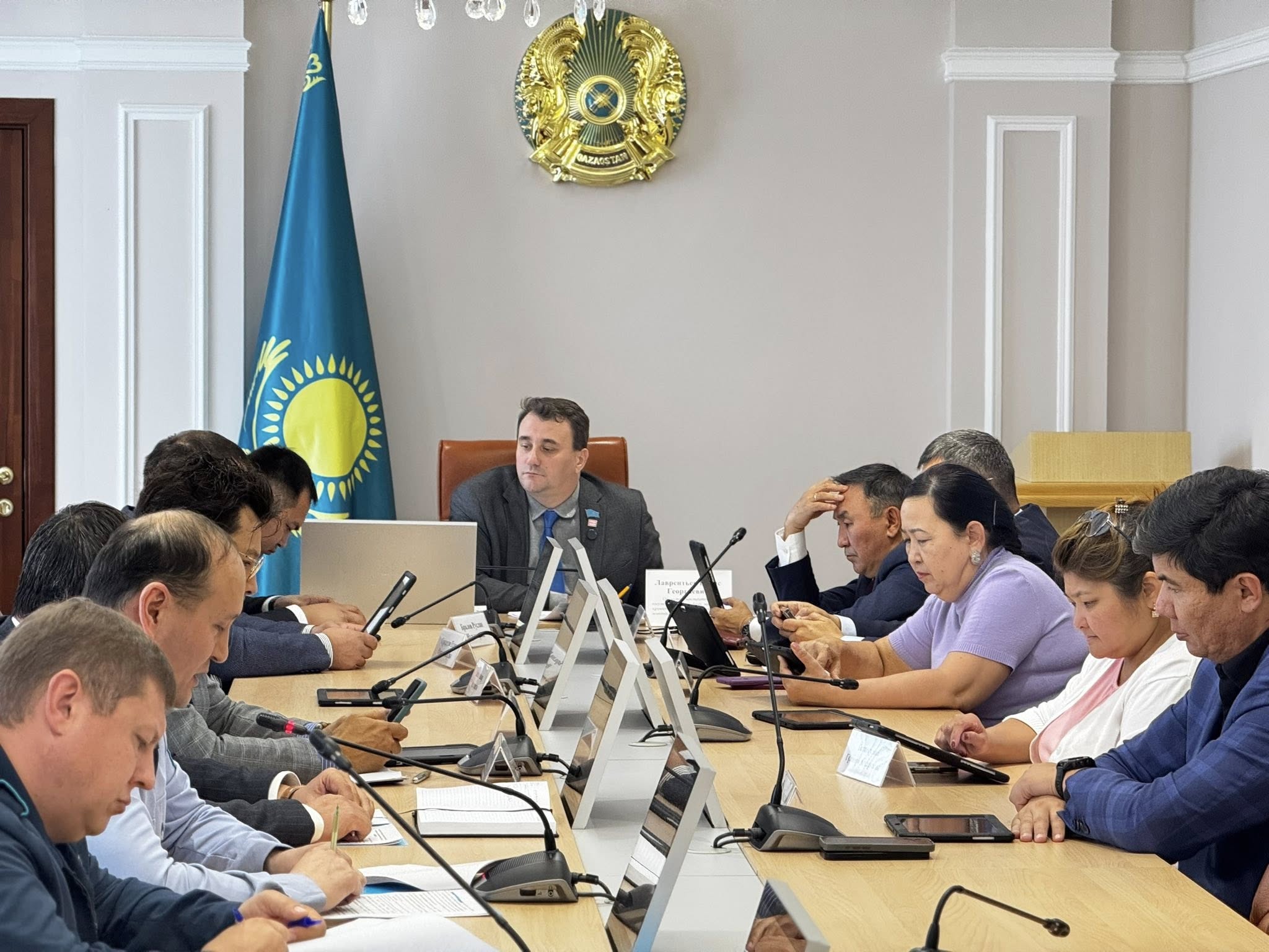 Заседание Постоянной комиссии по социально-культурным вопросам, законности и предпринимательству.