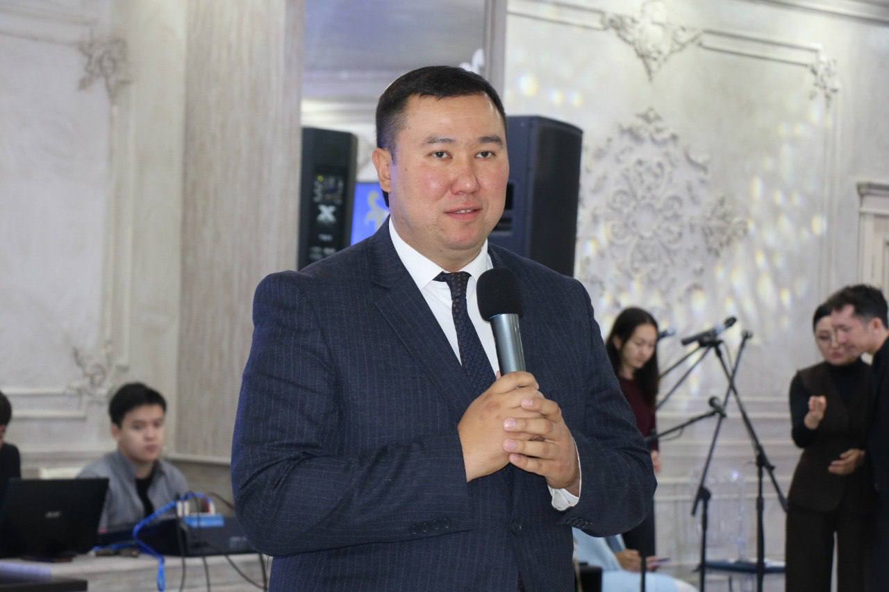 С теплом и уважением к старшему поколению
