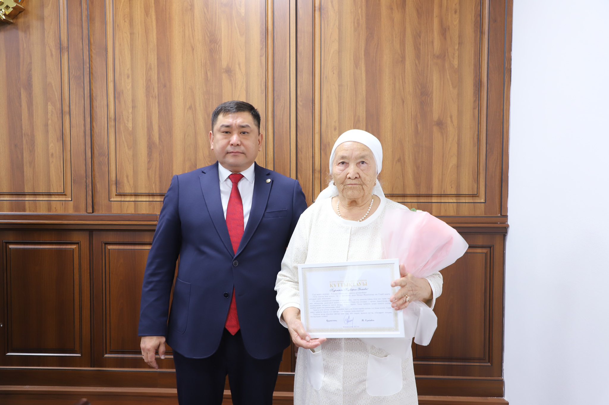 Ұрпақ тәрбиелеген ардагер ұстаздарға құрмет