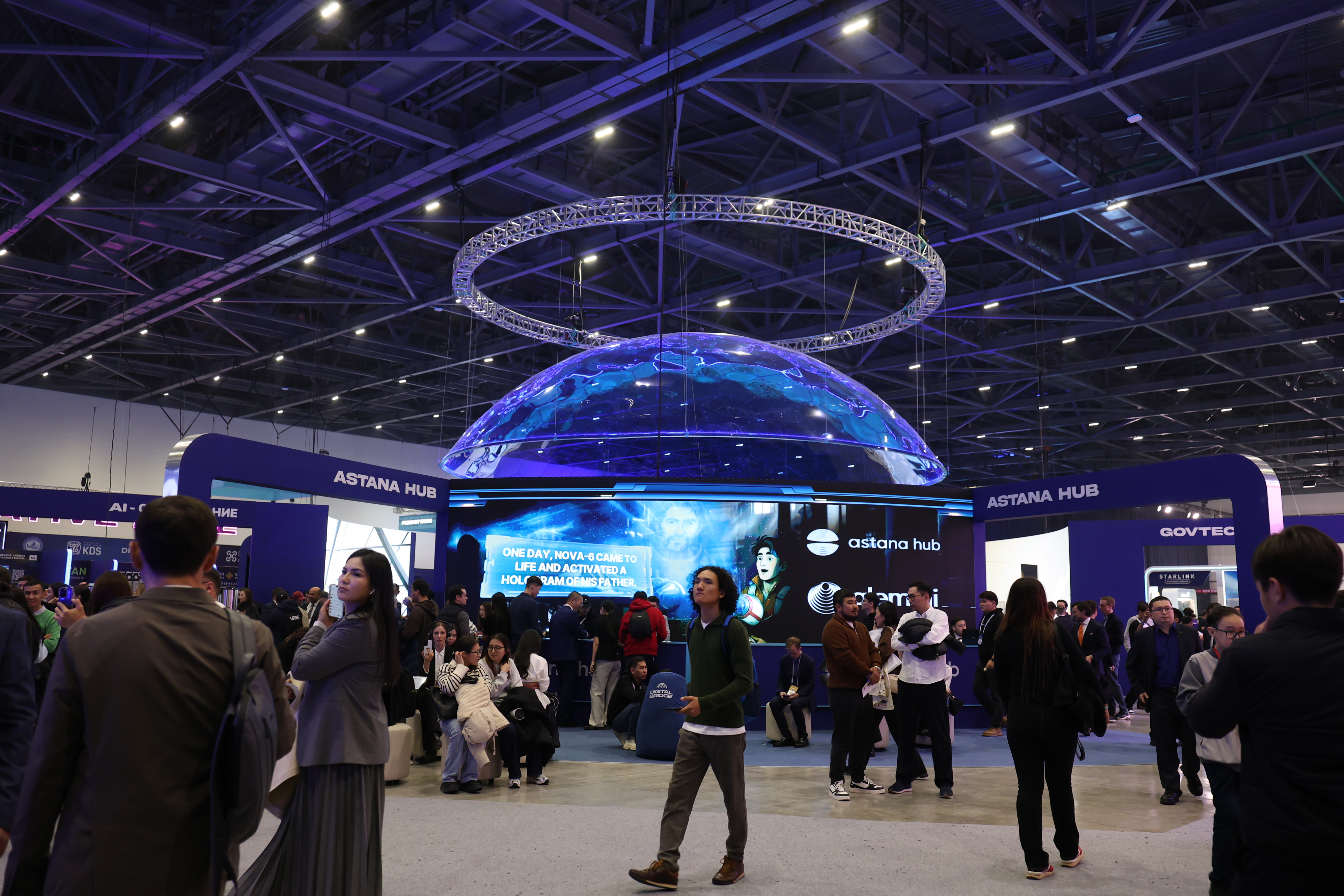 Более 130 стартапов и IT-компаний представили решения на Digital Bridge 2025