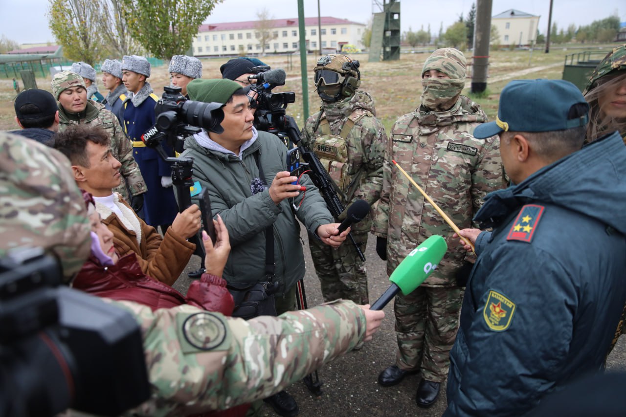 Әскердің заманауи келбеті: журналистерге оң өзгерістер мен жаңа технологиялар таныстырылды