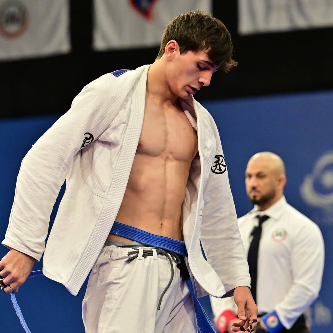 Муслим Арсамаков күміс медаль иеленді