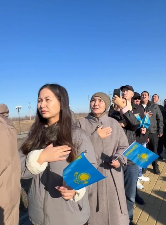 🔹 Мәртөкте Республика күніне орай Мемлекеттік Туды көтеру рәсімі өтті