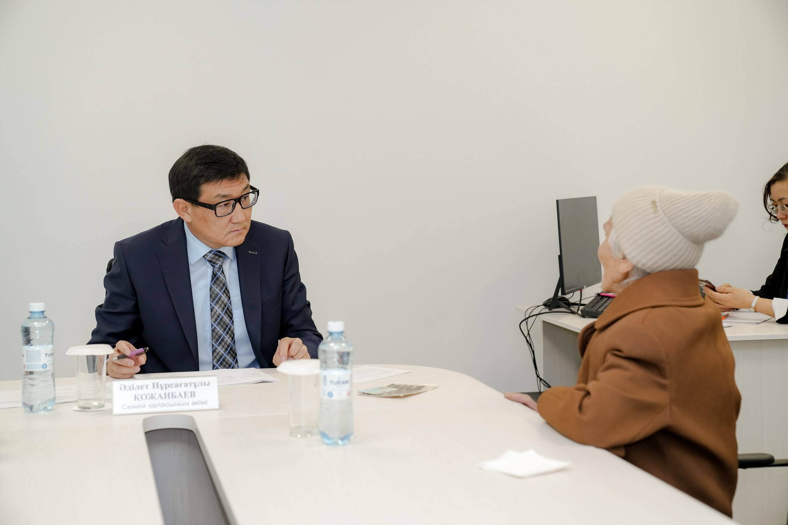 Аким города провел личный прием граждан