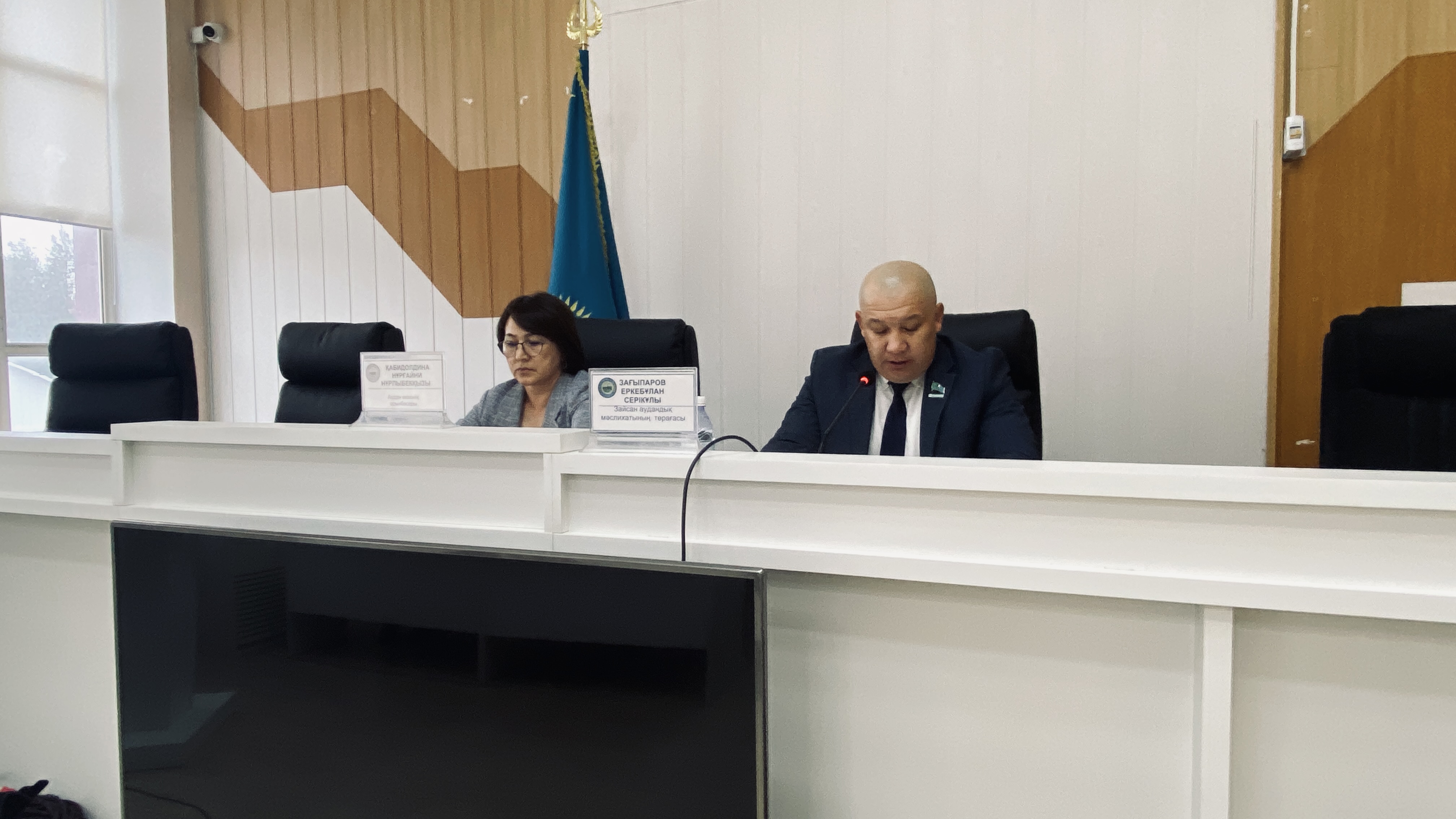 Внеочередная сессия Зайсанского районного маслихата