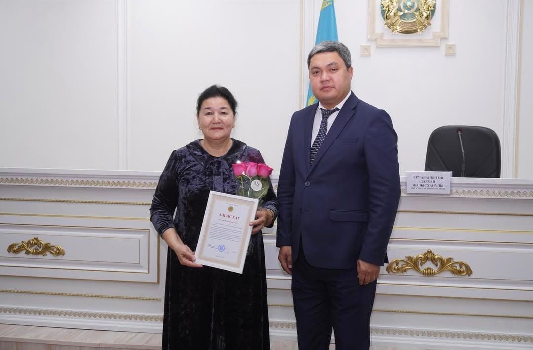 ӘЛЕУМЕТТІК САЛА ҚЫЗМЕТКЕРЛЕРІНЕ ҚҰРМЕТ КӨРСЕТІЛДІ