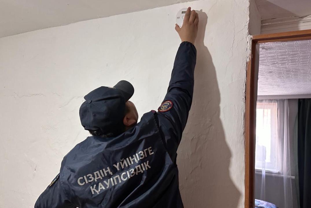 Қарағандыда тұрғын үйлерде улы газдан қорғайтын датчиктер тегін орнатылуда