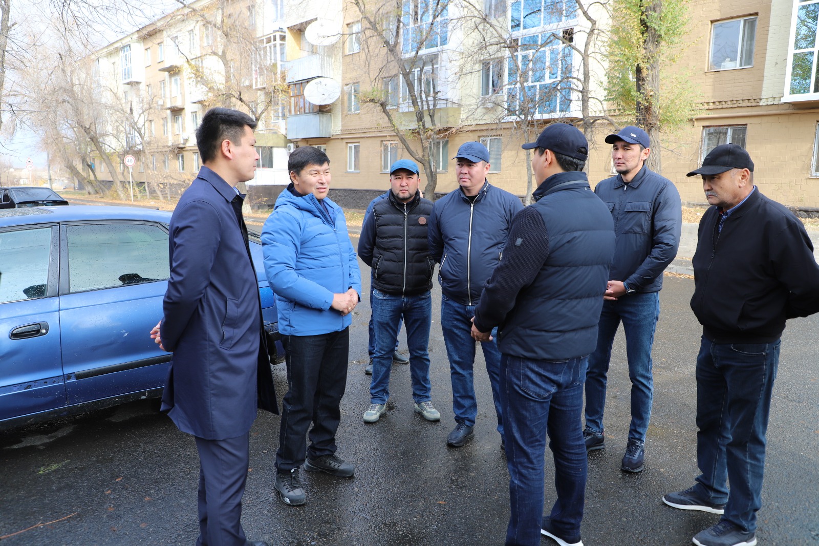 Аким города Ернат Бәзіл посетил объекты строительства и благоустройства в Талдыкоргане