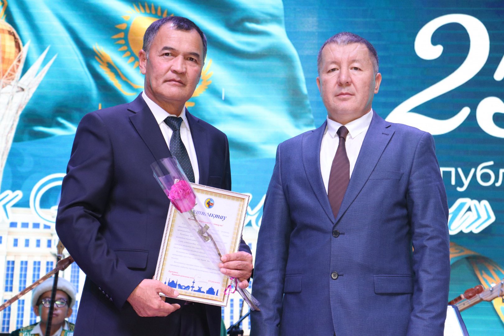 В Доме культуры района имени Г. Курмангалиева состоялось торжественное собрание, посвященное Дню Республики.