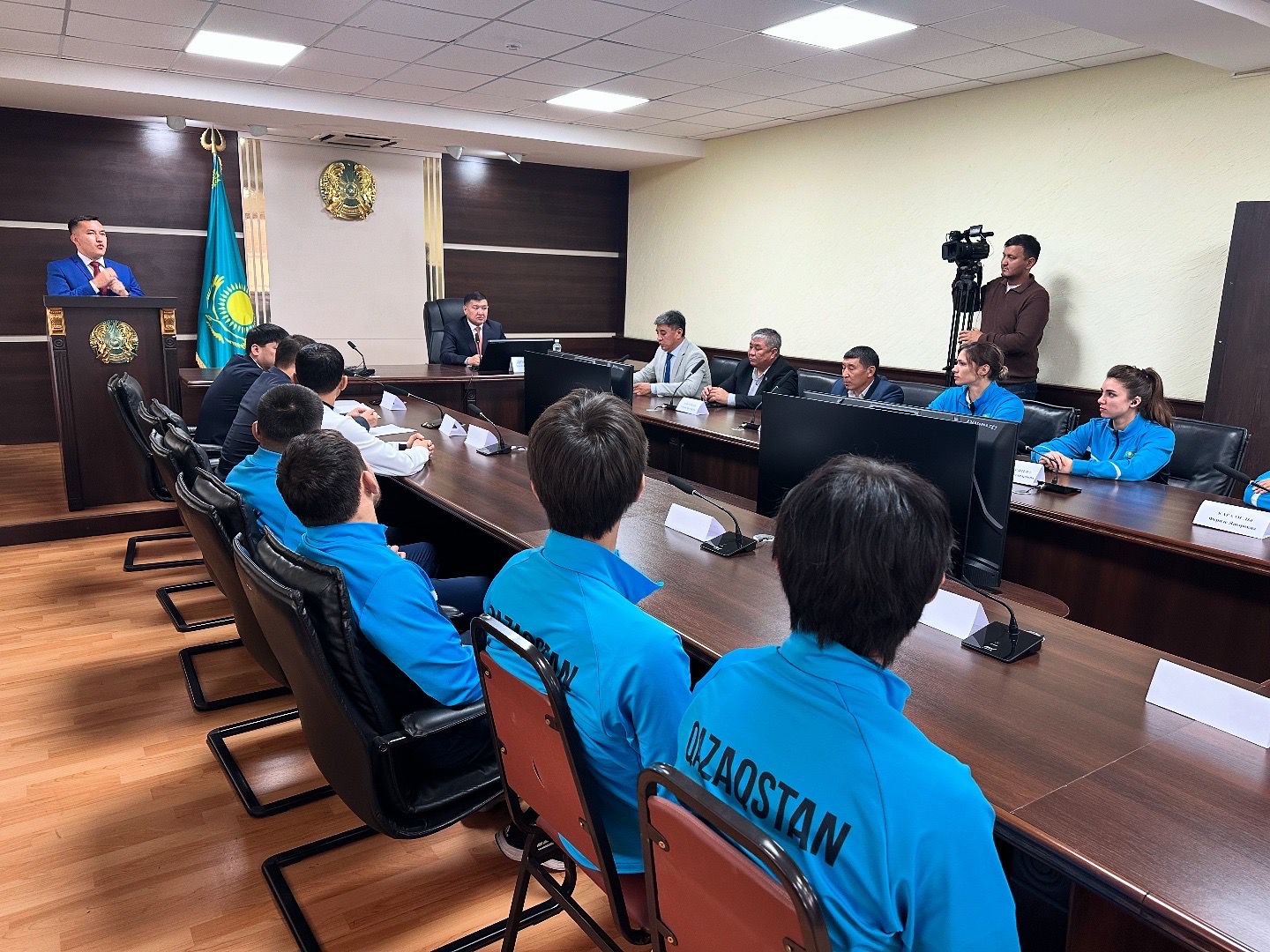 Заместитель акима Жамбылской области Серик Салемов встретился со спортсменами региона, которые примут участие в XXV летних Сурдлимпийских играх