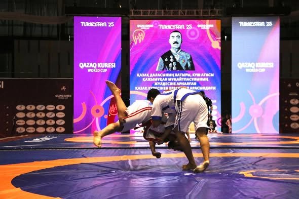 ТҮРКІСТАН ТӨРІНДЕ ҚАЖЫМҰҚАН АТЫНДАҒЫ ӘЛЕМ КУБОГЫ БАСТАЛДЫ