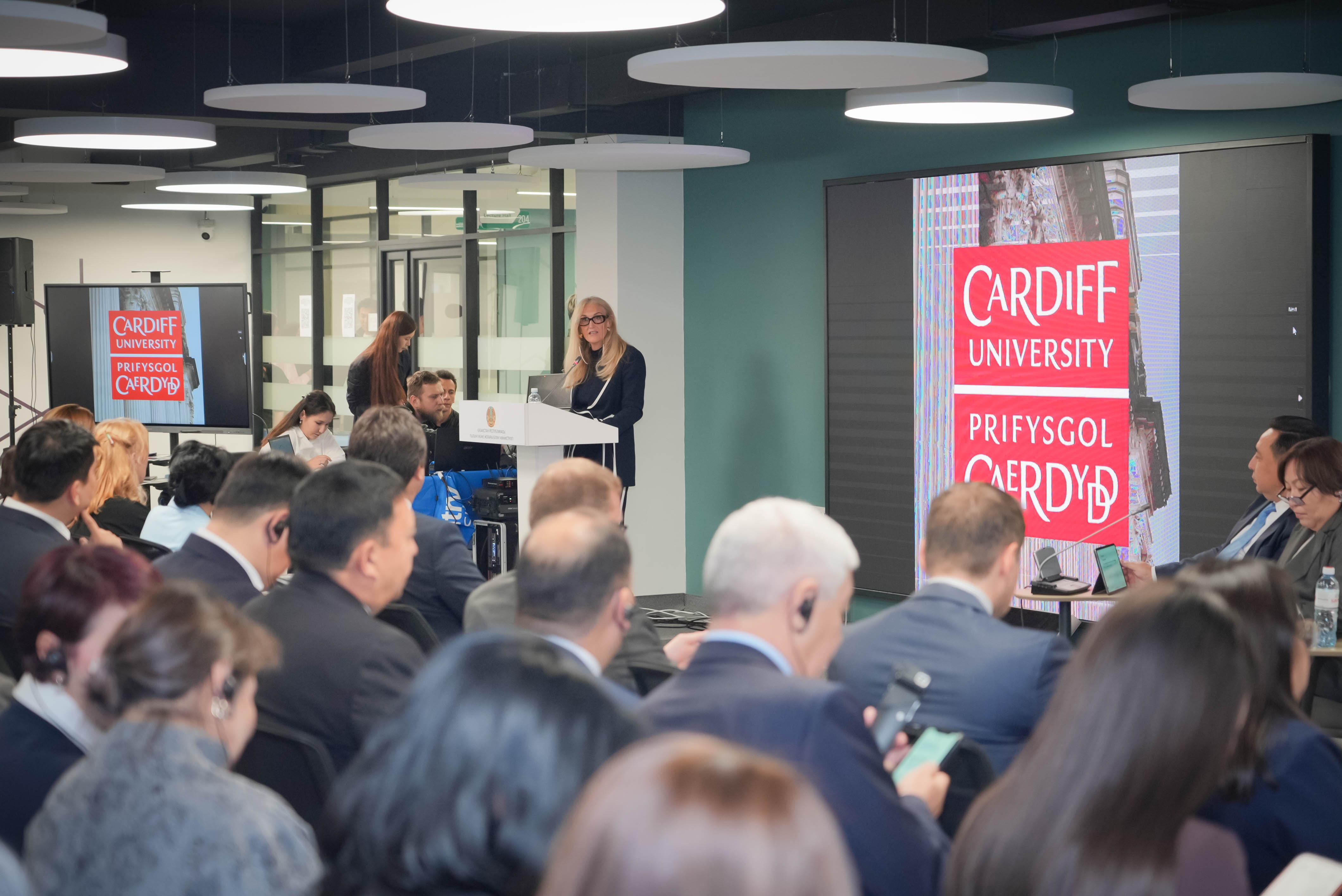 Халықаралық сарапшылар Қазақстанның жоғары білім беру жүйесіне жасанды интеллектіні интеграциялау перспективаларын талқылады