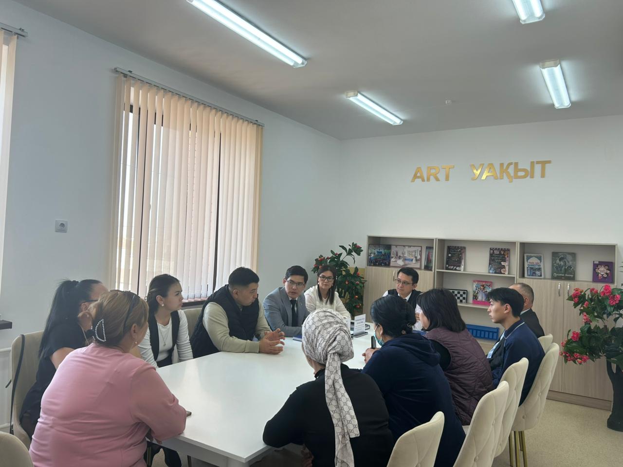 Қызылорда облысының Әділет департаменті сала мамандары, Әділет органының құзіретіне кіретін мәселелер бойынша, Талсуат ауылының тұрғындарымен кездесу өткізді