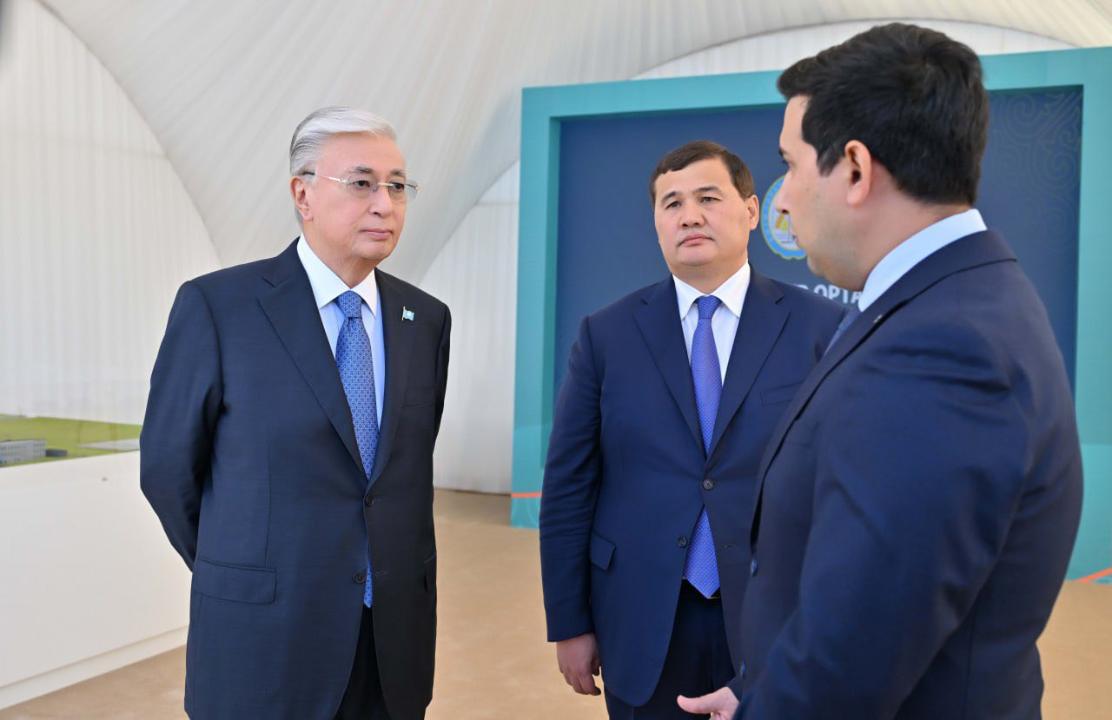 Порно стюардесса мен ұшақтағы капитан