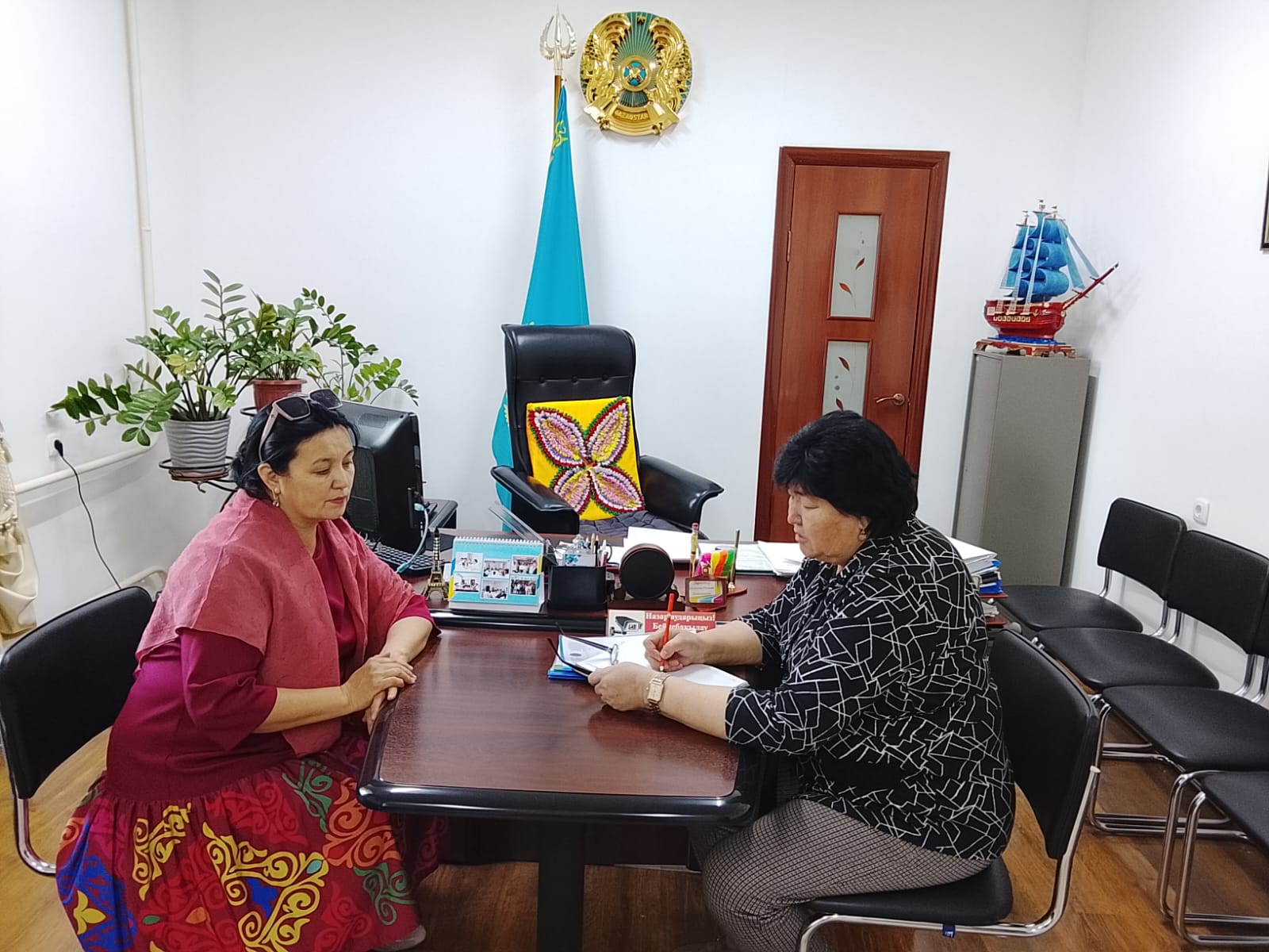 Депутаттар тұрғындарды қабылдады