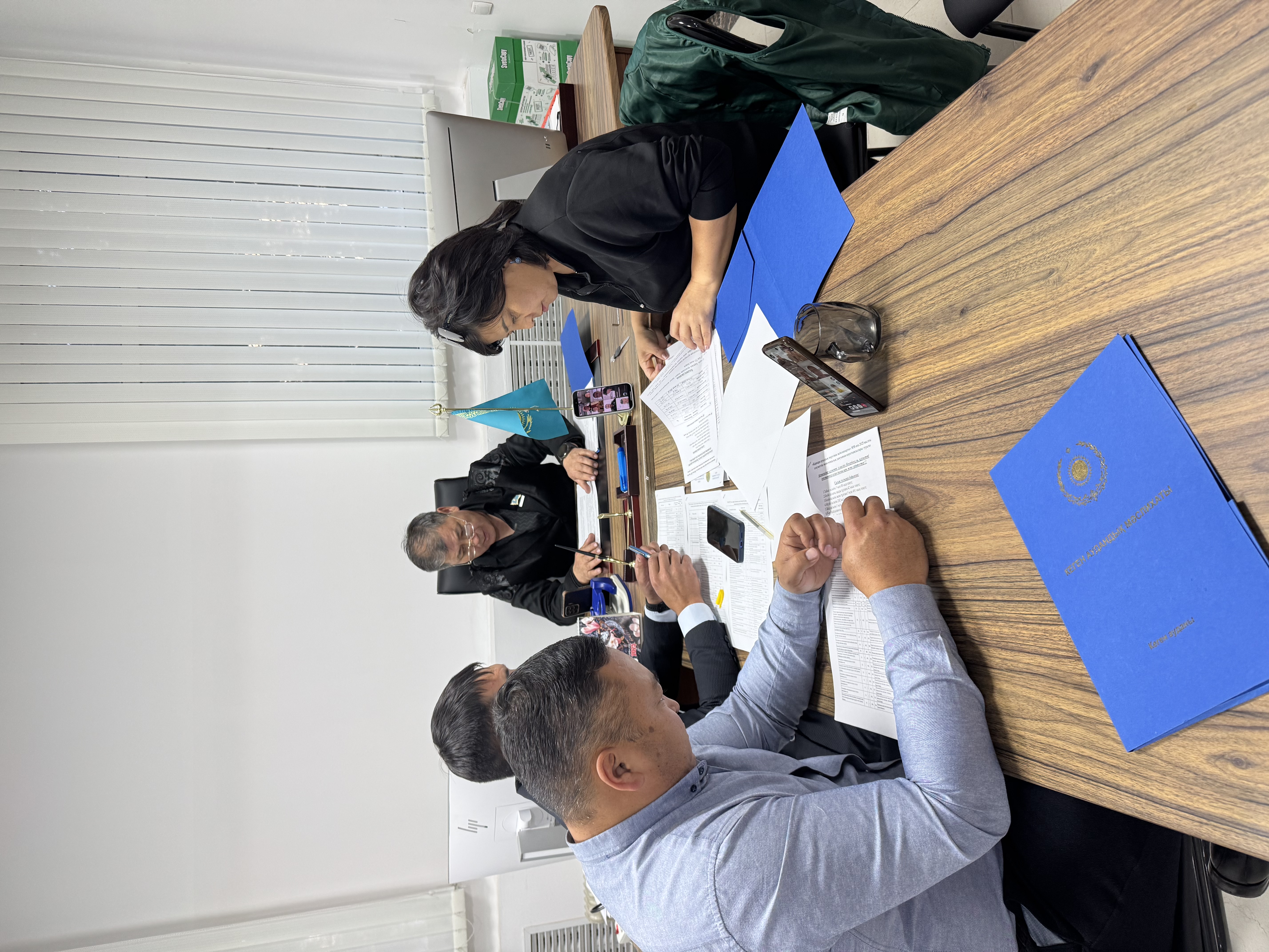 Кеген аудандық мәслихатының тұрақты комиссиясының отырысы өтті.