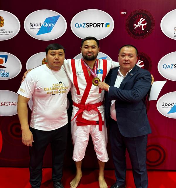 Омбыдағы жалаңаш қыздардың суреттері